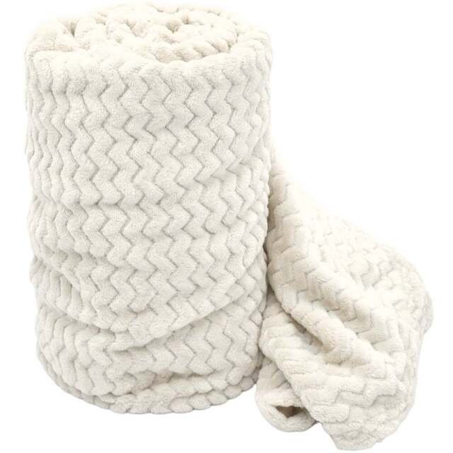 Velosso Cream Moda Plush Throw 127 x 152cm - Size: 127 x 152 x 1cm - Wilko - image 1