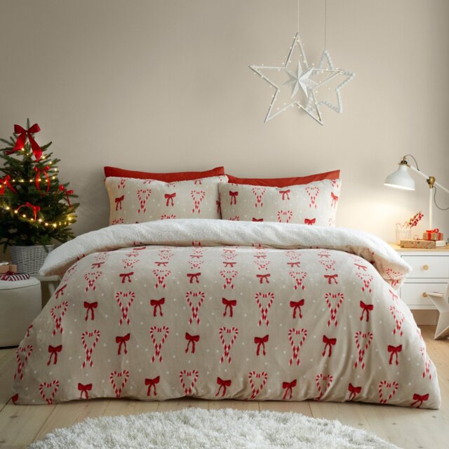 Candy Cane Hearts Fleece Duvet Set Beige and Red Double - Wilko - image 1