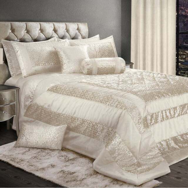 Intimates Vera Double Cream Bedspread - Wilko - image 1