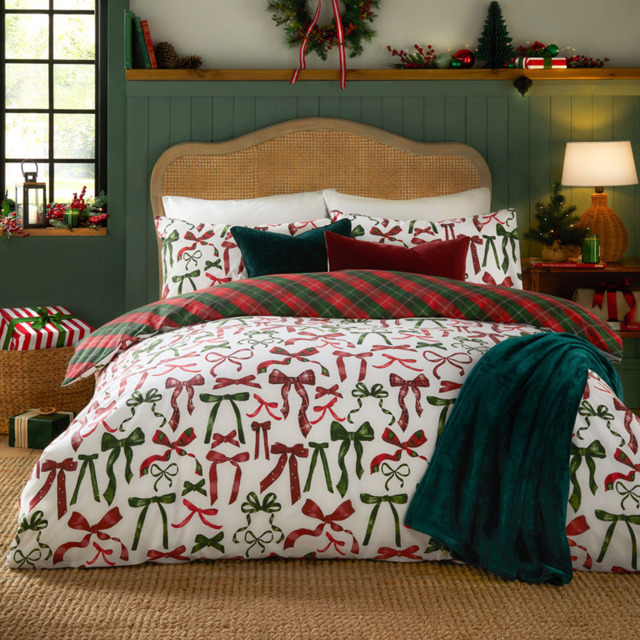 Furn Double Nathalie Festive Bows Printed Reversible Duvet Set - Red - Wilko - image 1