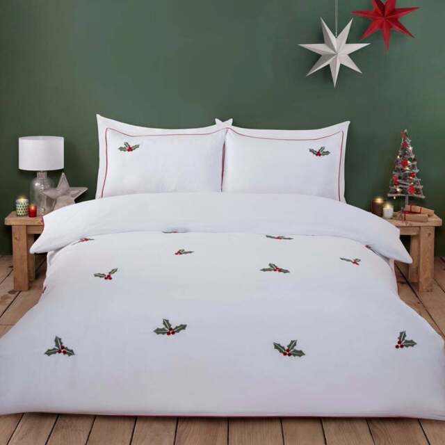 Holly and Berries Duvet SetWhiteSuperking - Wilko