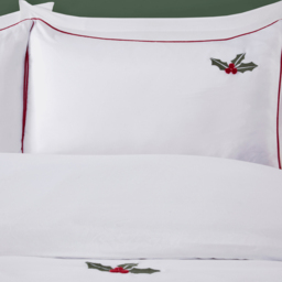 Holly and Berries Duvet SetWhiteSuperking - Wilko - thumbnail 6