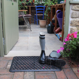 JVL Honeycomb Rubber Doormat 40 x 60cm - JVL Homewares - Wilko - thumbnail 6