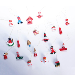 St Helens Assorted Wooden Hanging Decorations 20 Pack - Size: 170 x 200 x 20cm - Red - Wilko - thumbnail 5