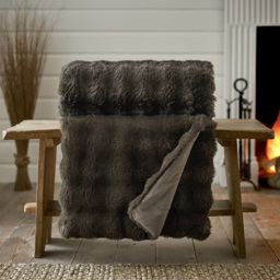 Deyongs Dey Fernley Dark Brown Faux Fur Throw 150 x 200cm - Wilko - thumbnail 3