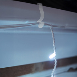 Xmas Haus White 16 Piece Gutter Hook Set - Size: 68 x 25 x 12cm - Wilko - thumbnail 4