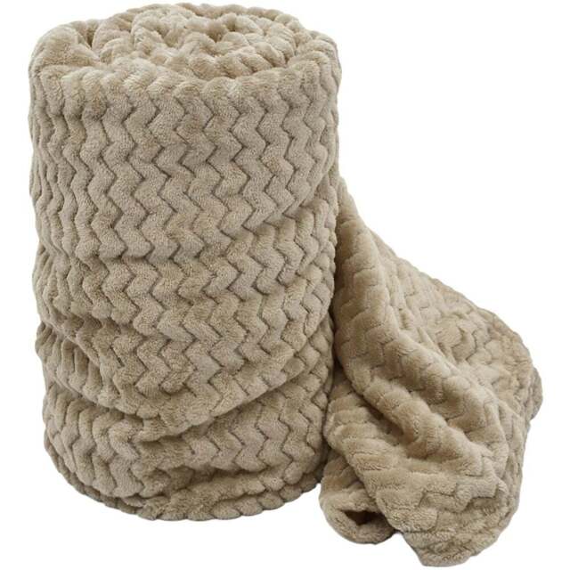 Velosso Latte Moda Plush Throw 150 x 200cm - Size: 150 x 200 x 1cm - Wilko - image 1