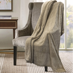 Velosso Latte Moda Plush Throw 150 x 200cm - Size: 150 x 200 x 1cm - Wilko - thumbnail 3