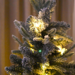Xmas Haus Pre Lit Frosty Pine Artificial Christmas Tree 7ft - White - Wilko - thumbnail 4
