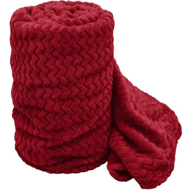 Velosso Red Moda Plush Throw 150 x 200cm - Size: 150 x 200 x 1cm - Wilko - image 1