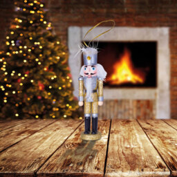 St Helens Silver Hat Multicolour Christmas Nutcracker - Size: 3 x 4 x 15cm - Wilko - thumbnail 4