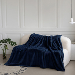 Velosso Bellissima Navy Plush Throw 200 x 240cm - Size: 200 x 240 x 1cm - Wilko - thumbnail 3