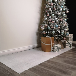 Samuel Alexander Soft White Artificial Snow Blanket Decoration - Size: 90 x 240 x 3cm - Wilko - thumbnail 3