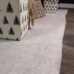 Samuel Alexander Soft White Artificial Snow Blanket Decoration - Size: 90 x 240 x 3cm - Wilko - thumbnail 7