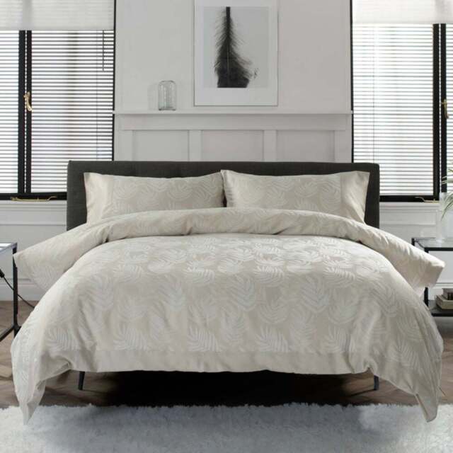 The Lyndon Company Double Opulent Jacquard Duvet Set - Cream - Wilko - image 1