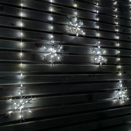 Samuel Alexander 320 Cool White LED Snowflake Curtain Lights - Size: 120 x 125 x 120cm - Wilko - thumbnail 5