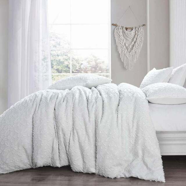 Intimates Astra Super King Size White Tufted Duvet Set - Wilko - image 1