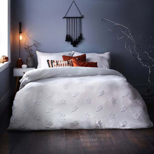 furn. Ghost Single White Tufted Cotton Duvet Set - Wilko - image 1
