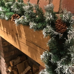 Samuel Alexander Snow Tip Christmas Pine Garland with White Berries and Cones 270cm - Size: 9ft - Green - Premier Decorations Ltd - Wilko - thumbnail 7