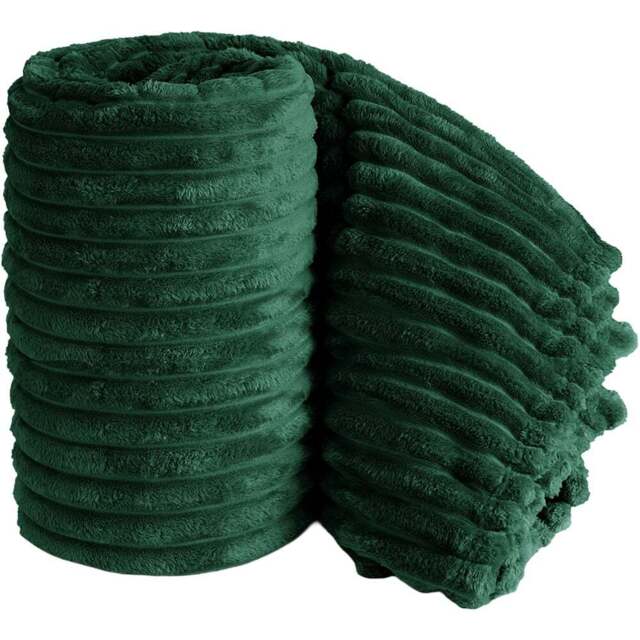 Velosso Bellissima Emerald Plush Throw 200 x 240cm - Size: 200 x 240 x 1cm - Wilko - image 1
