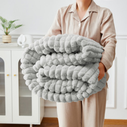 Groundlevel Extra Large Grey Box Super Soft Luxury Faux Fur Throw - Size: 232 x 200 x 232cm - Wilko - thumbnail 4