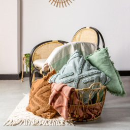 furn. Jakarta Blush Pink Tufted Throw 130 x 180cm - Size: 180 x 130cm - Wilko - thumbnail 5
