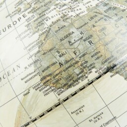 Spinning Globe on Base Neutral - Wilko - thumbnail 5