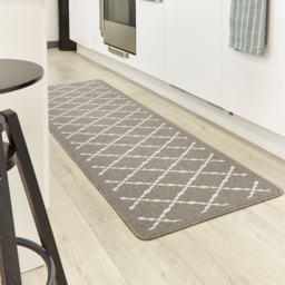 My Mat Arbor Stone Diamond Stain Resistant Runner 67 x 200cm - Size: 67 x 200 x 2cm - Brown - Wilko - thumbnail 3