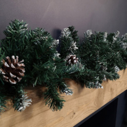 Samuel Alexander Snow Tipped Christmas Garland with Pine Cones and Mixed Needles 270cm - Size: 9ft - Green - Wilko - thumbnail 5