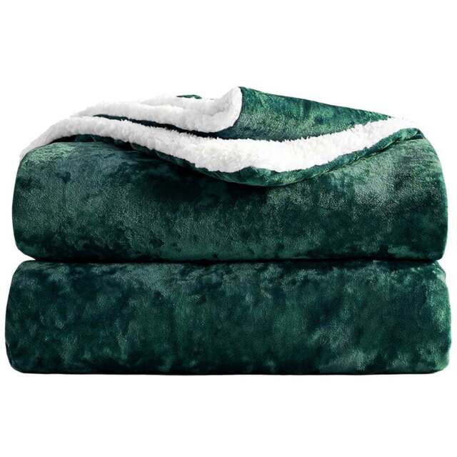 Velosso Emerald Crushed Velvet Throw 125 x 200cm - Size: 125 x 200 x 1cm - Wilko - image 1