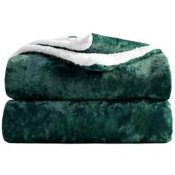 Velosso Emerald Crushed Velvet Throw 125 x 200cm - Size: 125 x 200 x 1cm - Wilko