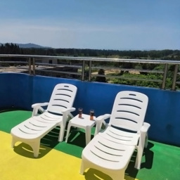 Living and Home Plastic Foldable Outdoor Lounger with Wheels - White - Wilko - thumbnail 7