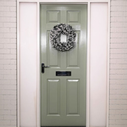 Premier Snow Flocked Woodcote Pine Christmas Wreath 50cm - Size: 50 x 50 x 50cm - Green - Wilko - thumbnail 4