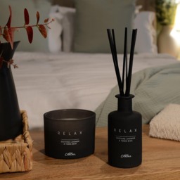 True Aroma Relax Lavender and Tonka Bean Scented Candle - Black - Wilko - thumbnail 3