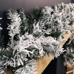 Samuel Alexander Snow Flocked Multicolour Christmas Garland 270cm - Size: 9ft - Green - Wilko - thumbnail 4