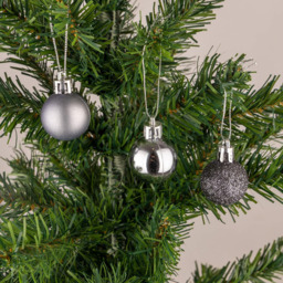 Shatchi 3cm Dark Grey Shatterproof Christmas Baubles 12 Pack - Wilko - thumbnail 4