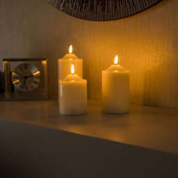 ValueLights Flickering LED Candles with Remote Control 3 Pack - Size: 18 x 7.5 x 7.5cm - White - Wilko - thumbnail 3