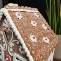 Samuel Alexander LED Edelweiss Chalet Gingerbread House Christmas Decoration 24cm - Size: 24 x 20 x 20cm - Multi - Wilko - thumbnail 6