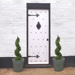 Leaf Buxus Spiral Boxwood Artificial Tree with Metal Top 120cm - Size: 120 x 30 x 30cm - Green - Wilko - thumbnail 3