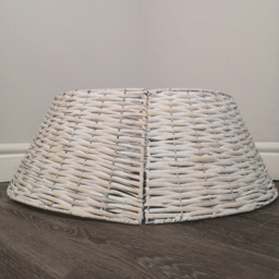 Samuel Alexander Washed White KD Rattan Large Christmas Tree Skirt - Size: 70cm - Wilko - thumbnail 4