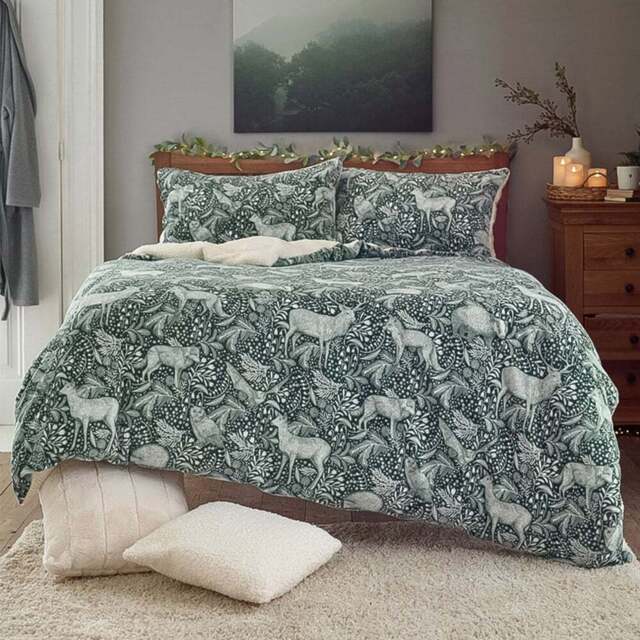 Deyongs Double Dark Sage Woodland Folk Duvet Set - Green - Wilko - image 1