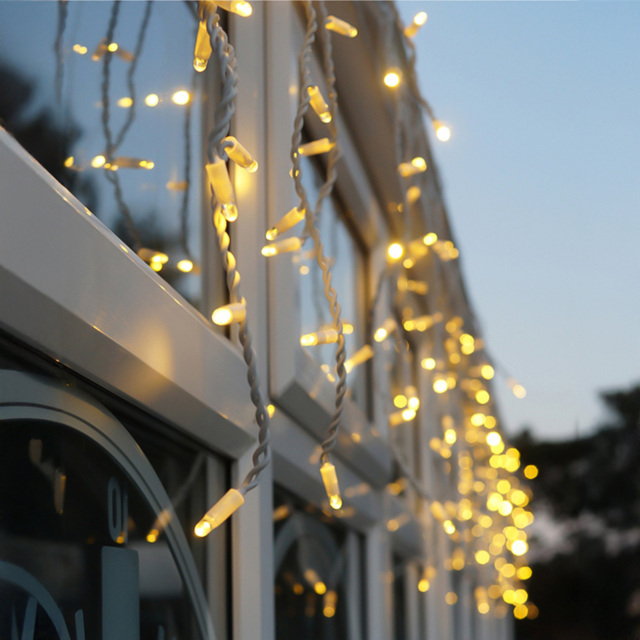 Eagle Connect 60 Warm White LED Icicle Light 2m - Size: 17 x 12 x 12cm - Wilko - image 1