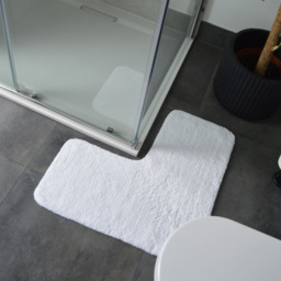 Allure Bath Fashions White Corner Shower Mat - Size: 35 x 70cm - Wilko - thumbnail 3