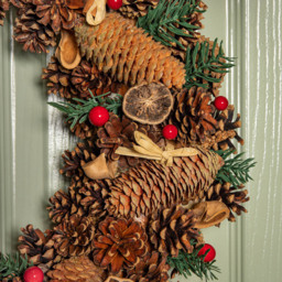 Samuel Alexander Winter Spice Christmas Wreath with Pine Cones Berries and Dried Fruit 50cm - Size: 50 x 9 x 9cm - Brown - Wilko - thumbnail 5