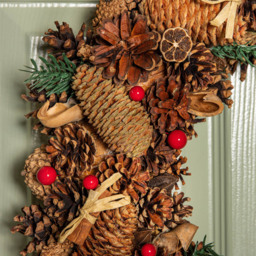 Samuel Alexander Winter Spice Christmas Wreath with Pine Cones Berries and Dried Fruit 50cm - Size: 50 x 9 x 9cm - Brown - Wilko - thumbnail 4