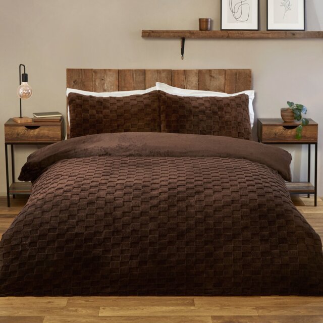 Dakota Checkerboard Fleece Duvet Set Mocha King - Wilko - image 1