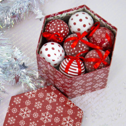 The Christmas Workshop Red and White Snowflake Bauble 14 Pack - Wilko - thumbnail 5
