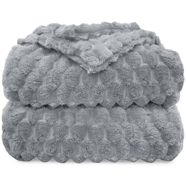 Velosso Silver Chunky Popcorn Throw 150 x 200cm - Size: 200 x 150 x 1cm - Wilko - image 1