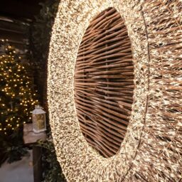 The Christmas Centre 15000 Warm White LED Micro Lights Pre-Lit Gold Light-Up Wreath 116cm - Size: 116 x 116 x 22cm - Wilko - thumbnail 3