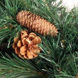 Best Artificial Christmas Garland with Colorado Pine and Spruce Tips 270cm - Green - Wilko - thumbnail 6